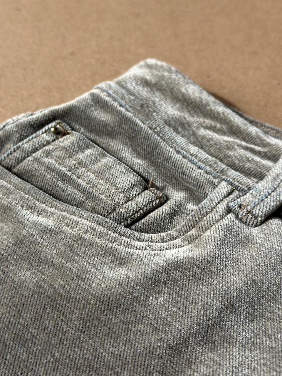 PANTALÓN SEMI PANA BOTA RECTA GRIS REF 18314